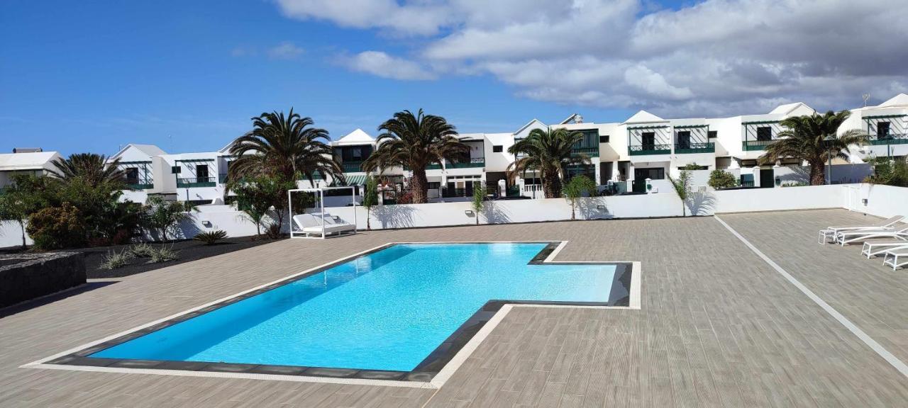 Luminosa Vivienda Vacacional Con Vista A La Piscina Costa Teguise Dış mekan fotoğraf