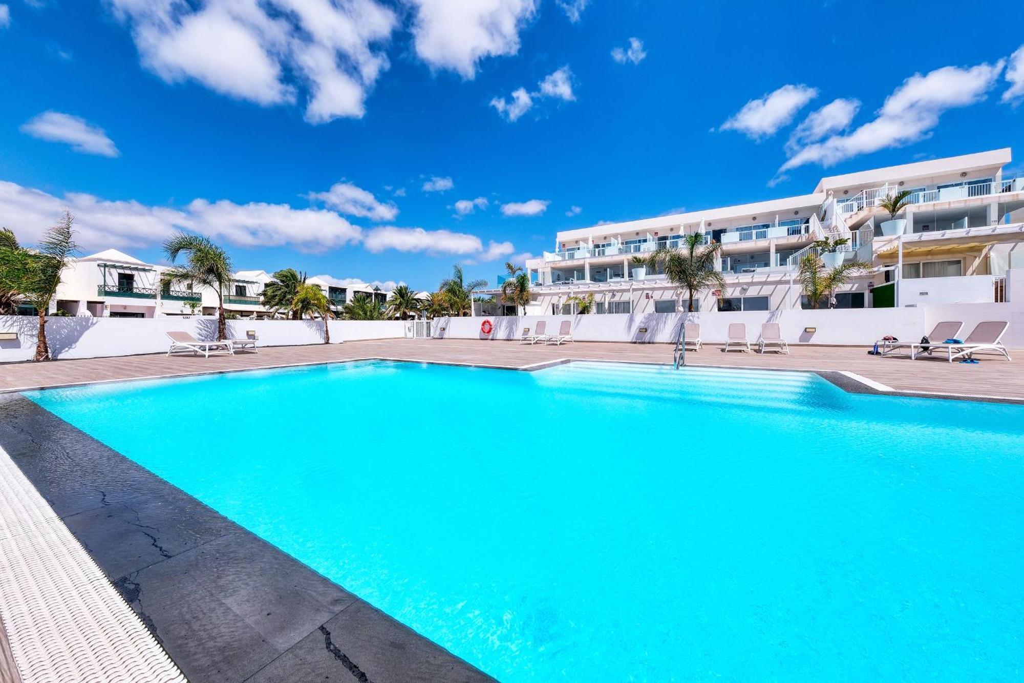 Luminosa Vivienda Vacacional Con Vista A La Piscina Costa Teguise Dış mekan fotoğraf
